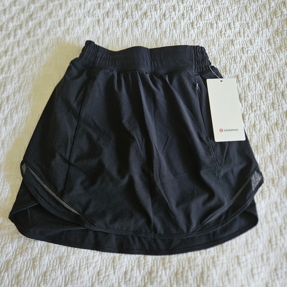 lululemon athletica Dresses & Skirts - Lululemon Hotty Hot HR Skirt Long Size 2 Brand New with Tags